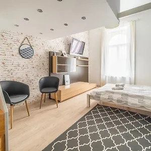 Apartment Susan Near Blaha Lujza Square, Budapest