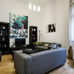 Apartment Family By Heroes' Square, Budapest